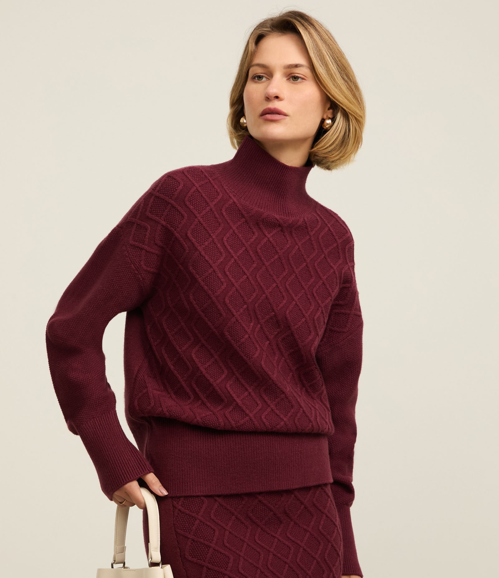 Suéter em Tricot com Gola Alta e Bordado de Losangos Vermelho 1