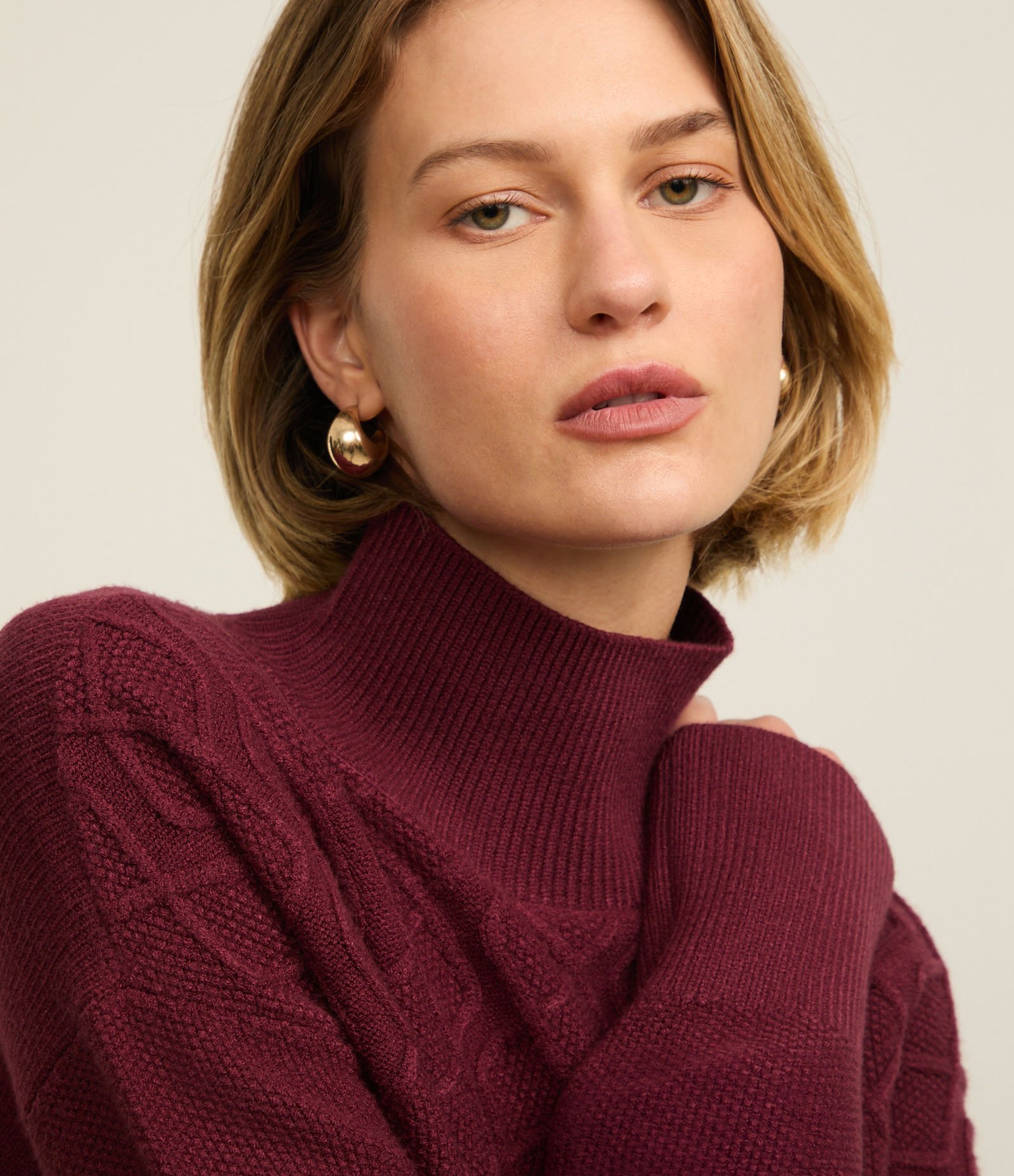 Suéter em Tricot com Gola Alta e Bordado de Losangos Vermelho 4
