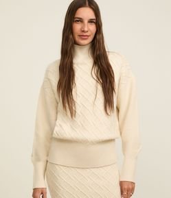 Suéter em Tricot com Gola Alta e Bordado de Losangos