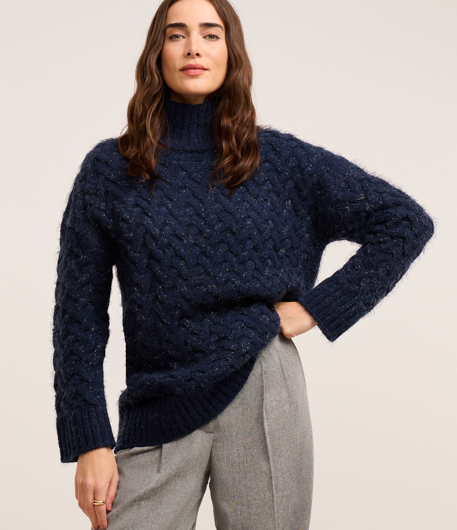 Suéter em Tricô Peluciado com Ponto Trançado Azul Escuro 1