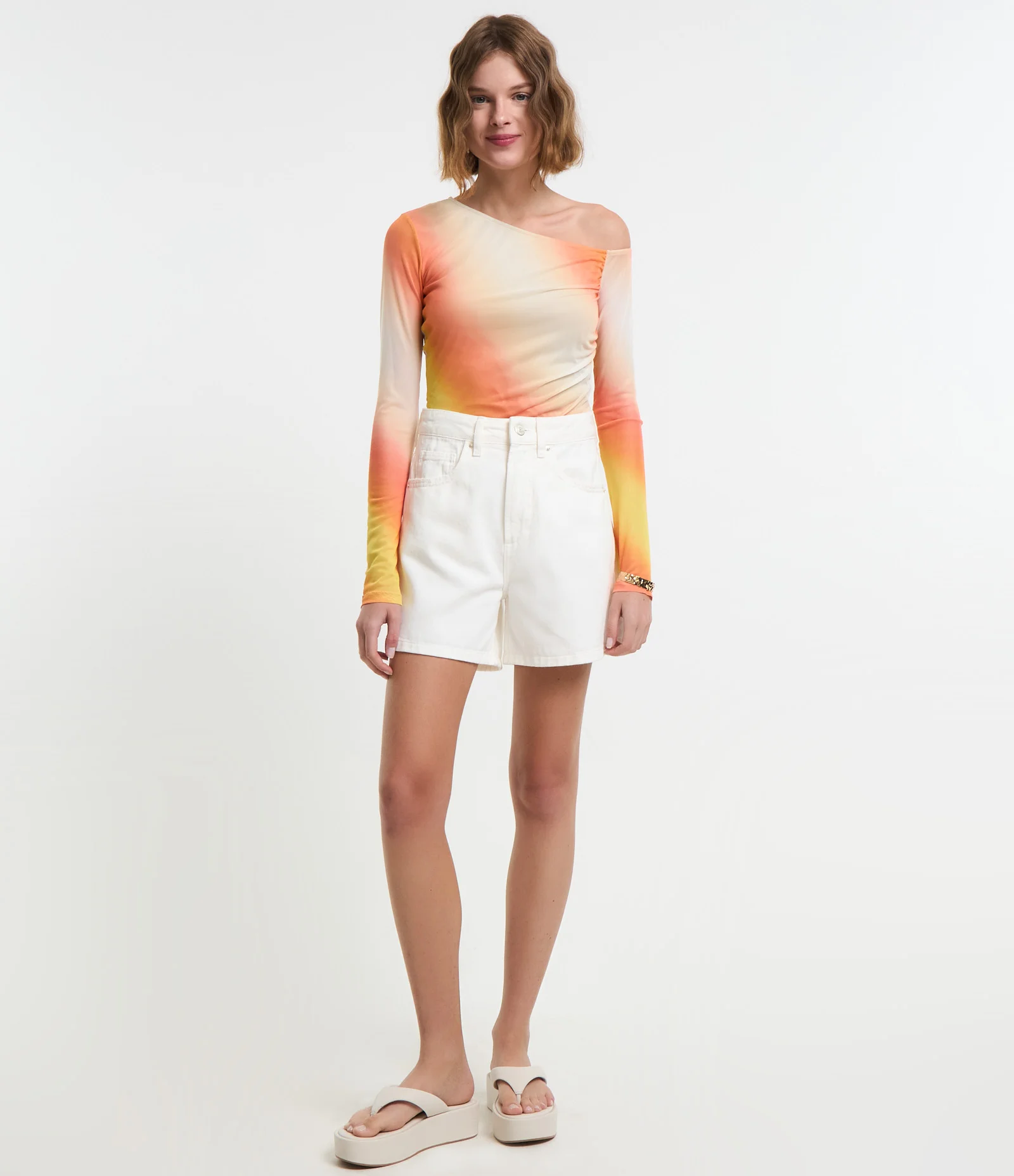 Blusa em Tule Degrade com Decote Assimétrico Multicores 2