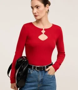 Blusa em Viscose com Vazados e Fivelas no Busto