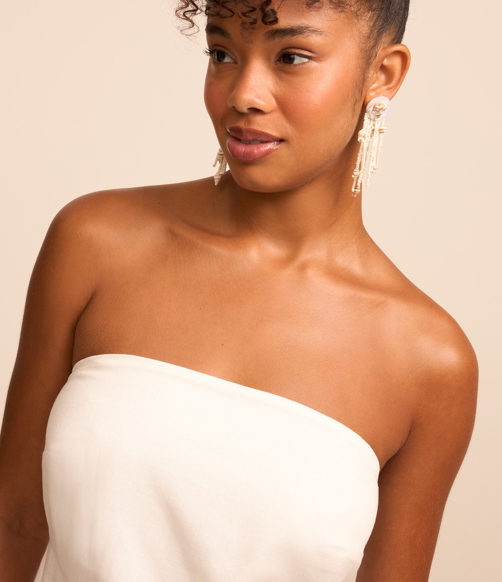 Blusa em Viscolinho Tomara que Caia e Barra Assimétrica Branco 3