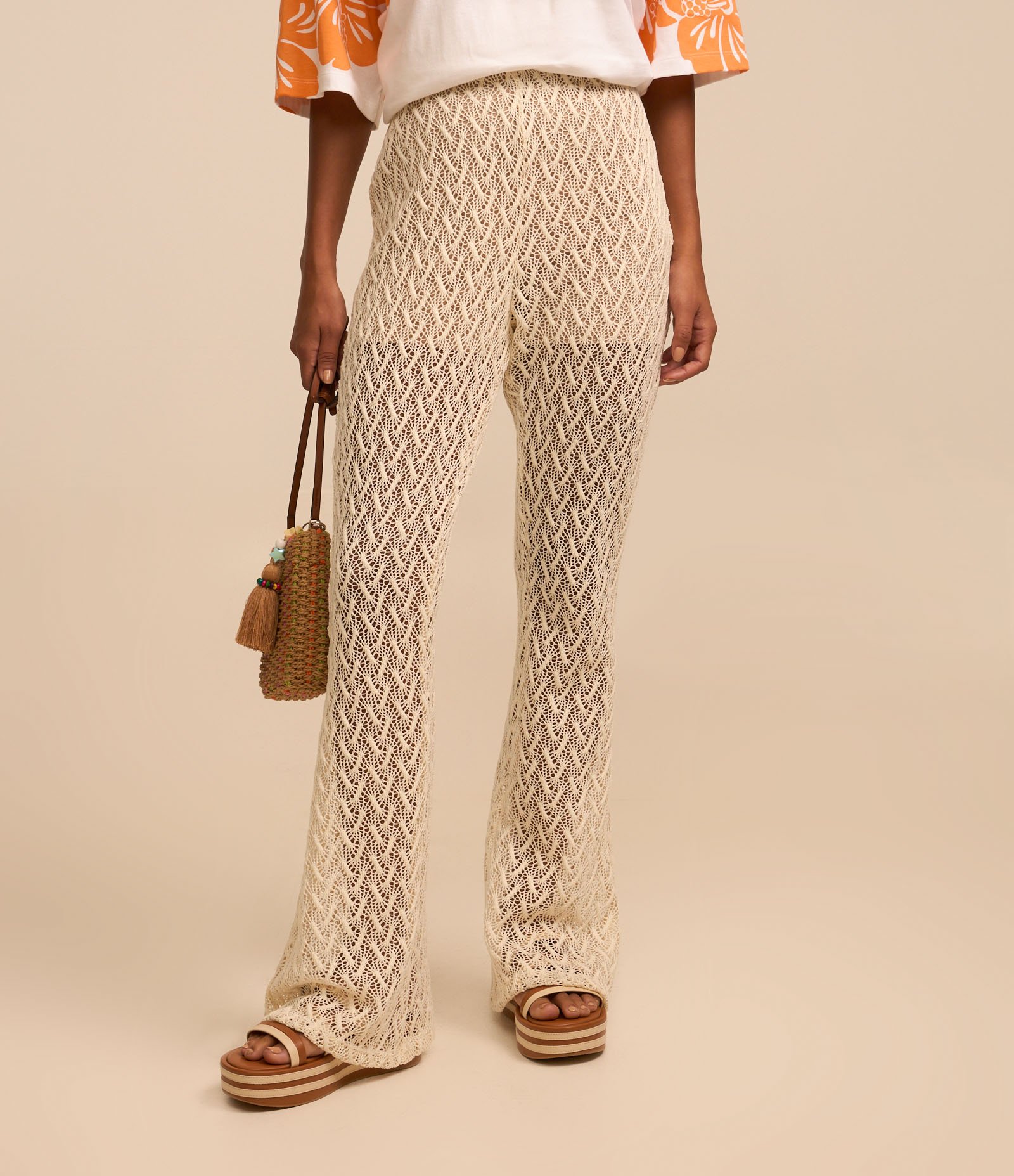 Calça Reta em Renda com Ponto Aberto 3