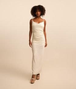 Vestido New Midi Texturizado com Decote Degage e Franzido Lateral