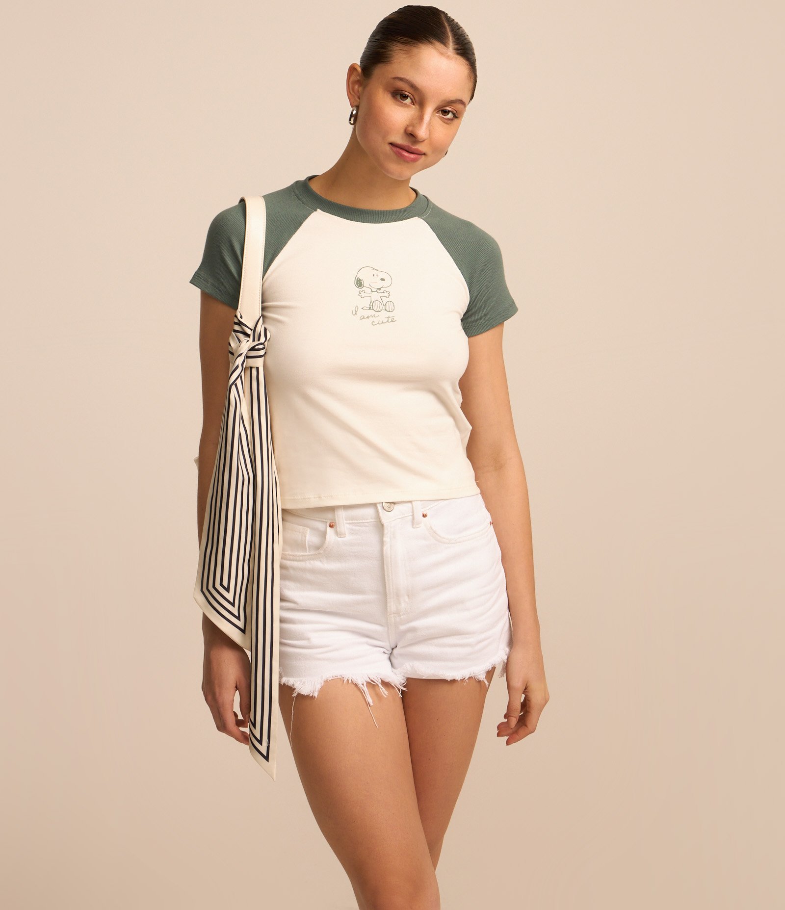 Short Slim em Jeans com Puídos e Cintura Alta Branco 2