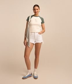 Short Slim em Jeans com Puídos e Cintura Alta