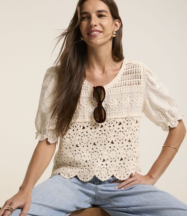 Blusa Manga Curta em Crochet
