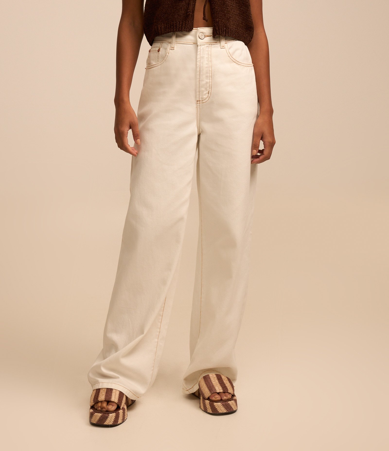 Calça Wide Leg em Sarja com Pespontos Contrastantes Branco 3
