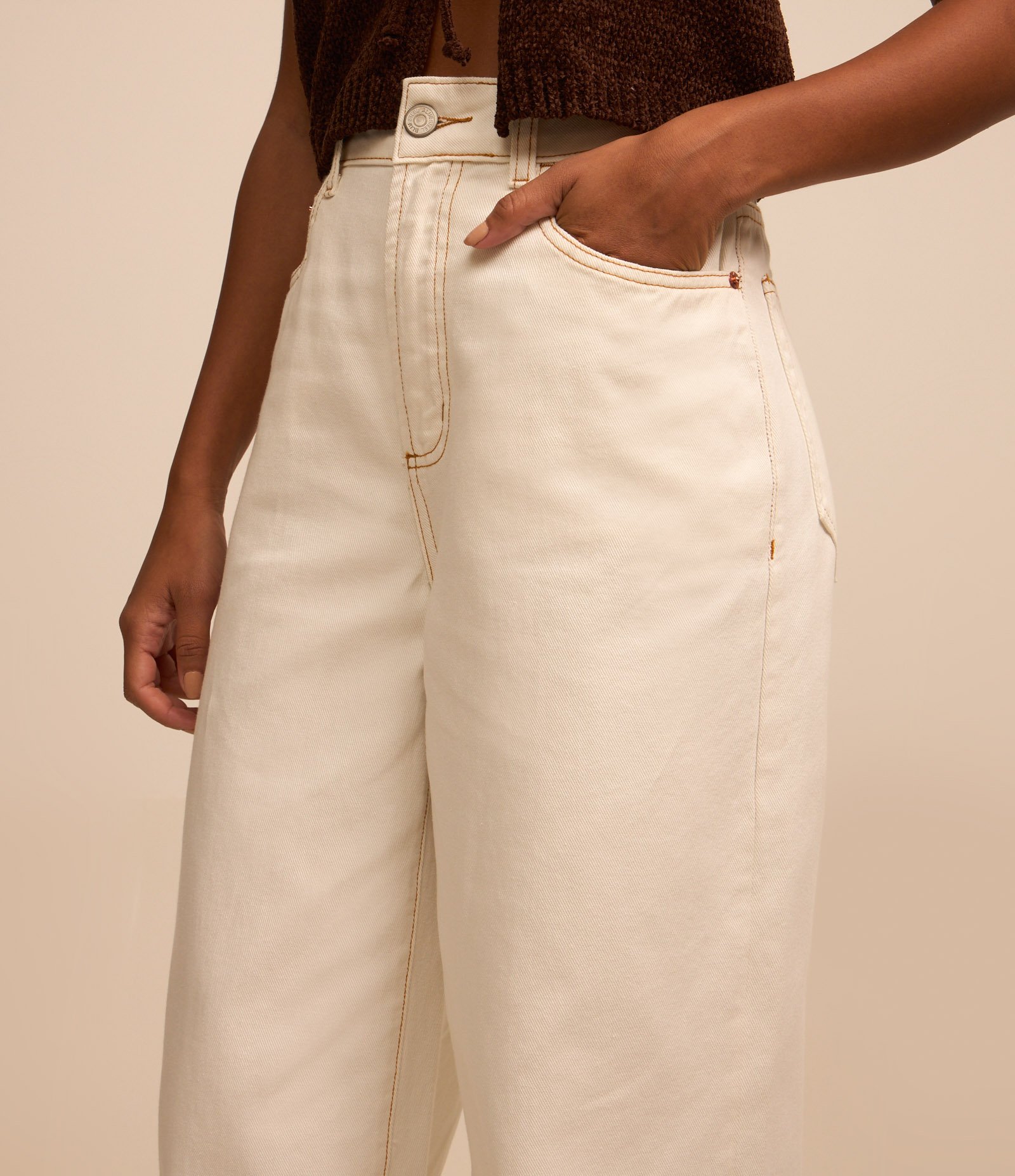 Calça Wide Leg em Sarja com Pespontos Contrastantes Branco 4