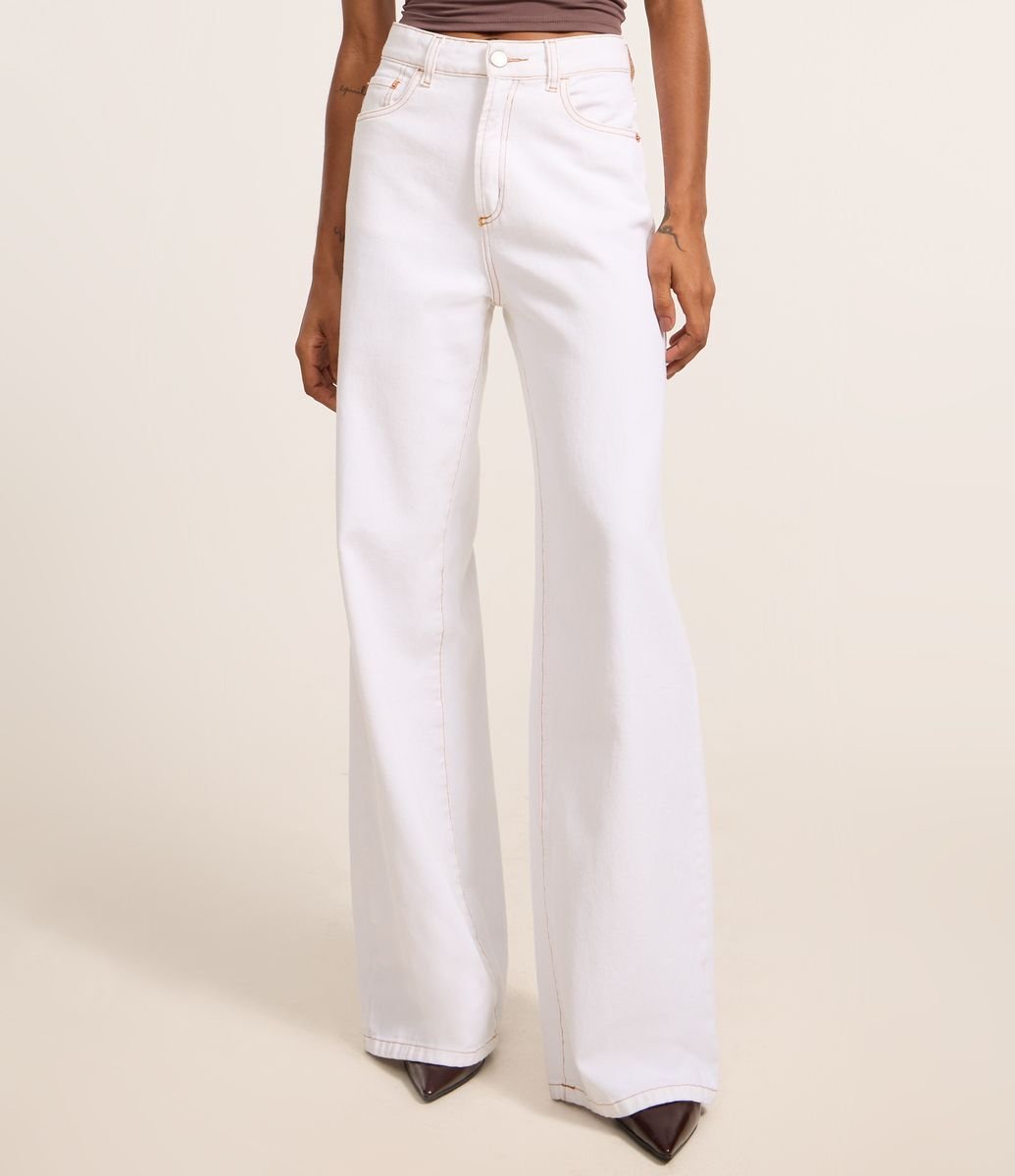 Calça Wide Leg em Sarja com Pespontos Contrastantes Branco