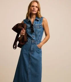 Vestido Longo em Jeans com Bolsos e Botões Frontais