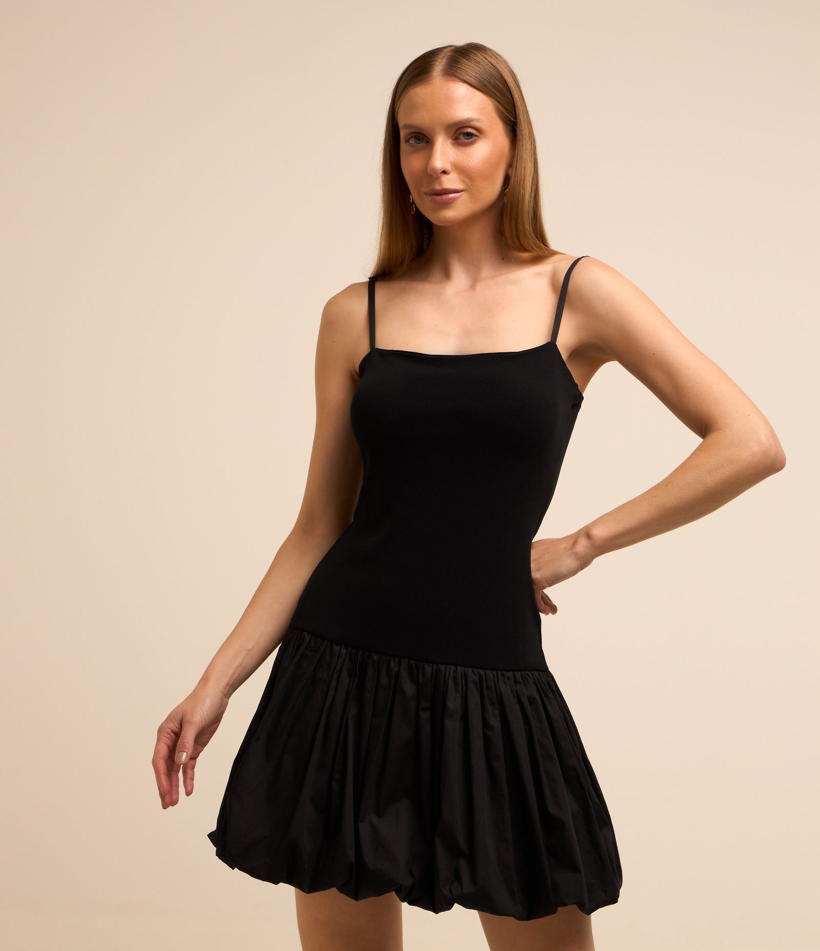 Vestido Curto de Alça em Viscose com Saia Balonê Preto 1
