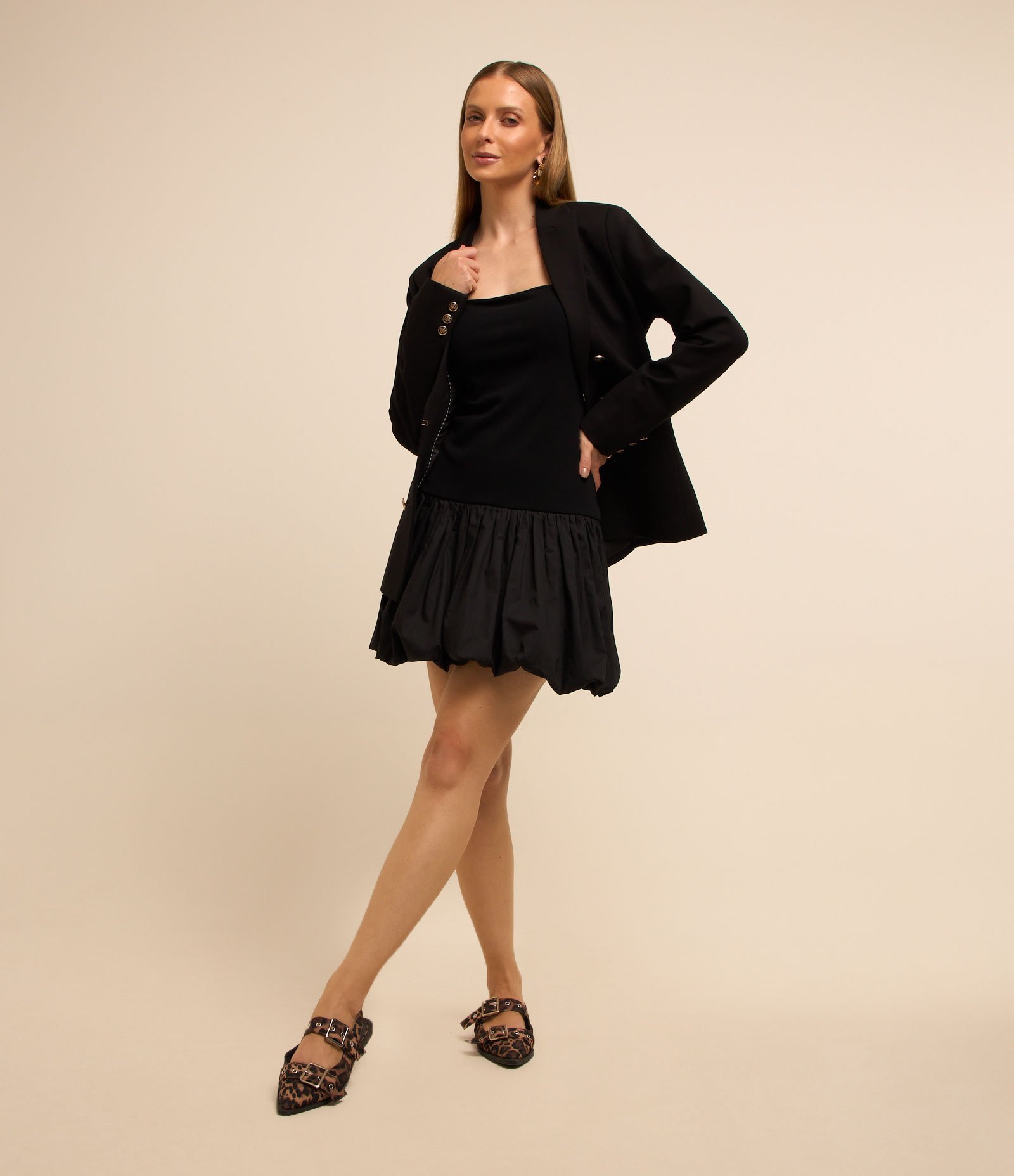Vestido Curto de Alça em Viscose com Saia Balonê Preto 2