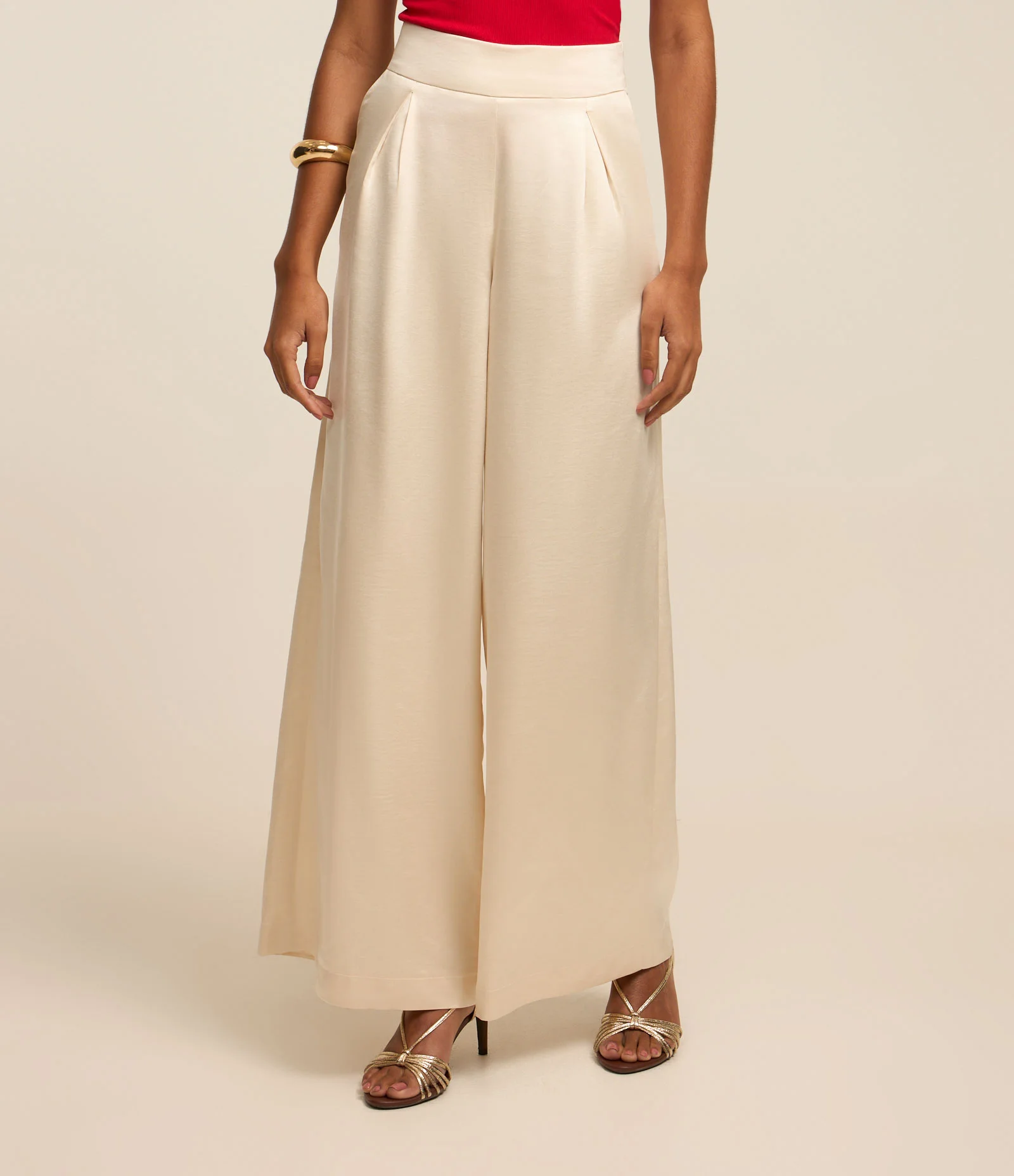 Calça Pantalona Acetinada com Pregas Champagne 2