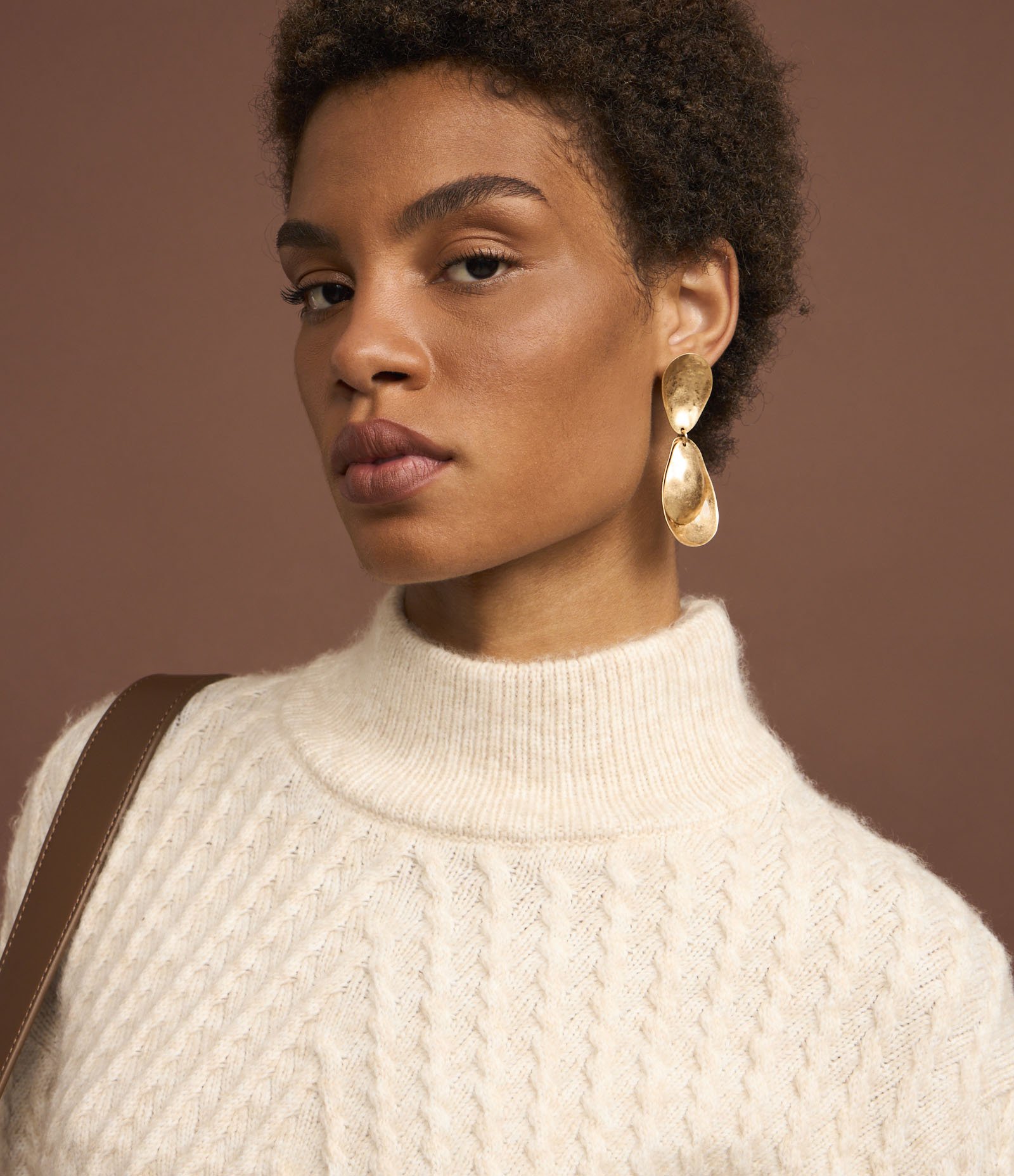 Suéter Regular em Tricô com Gola Alta e Ponto Trabalhado Bege 3