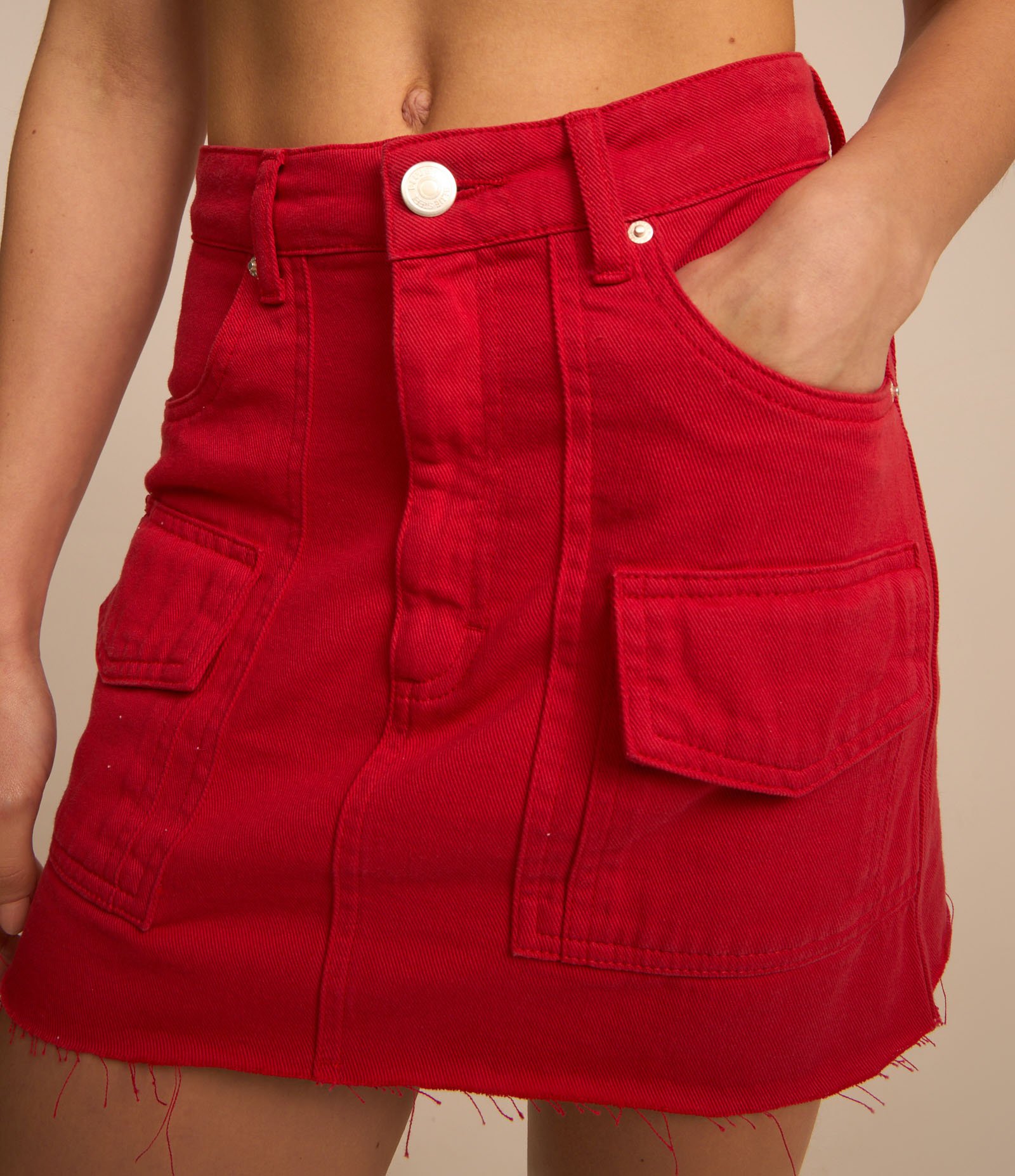 Saia Curta em Sarja com Bolsos Cargo Vermelho 4