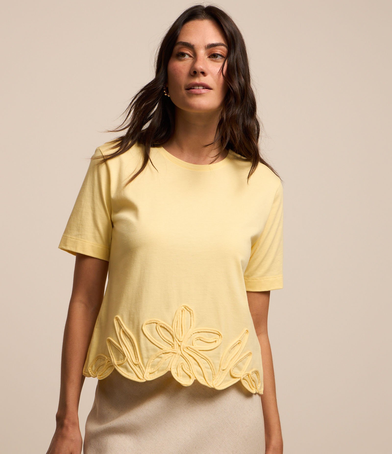 Blusa em Algodão com Flores Bordadas na Barra Amarelo 1