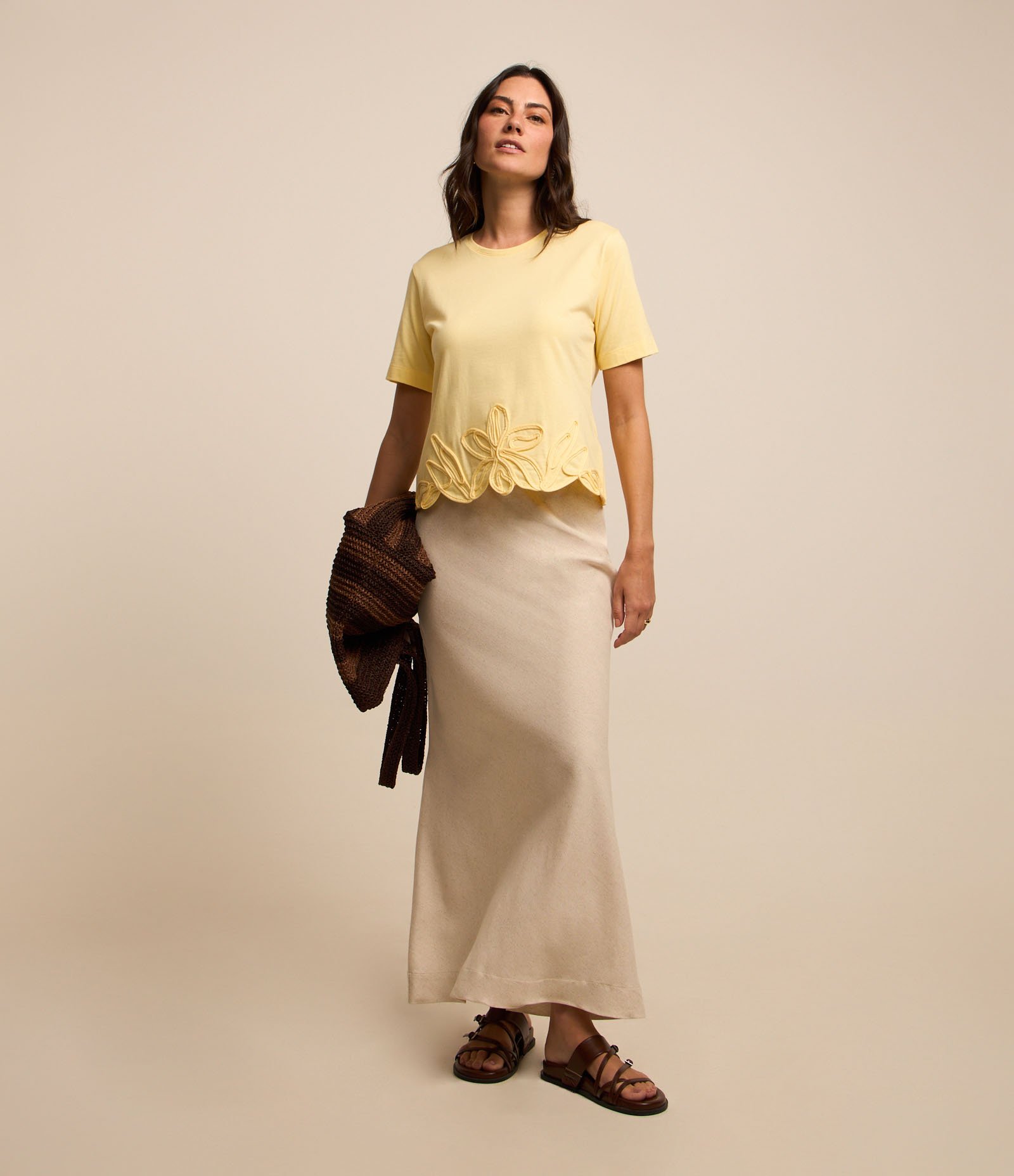Blusa em Algodão com Flores Bordadas na Barra Amarelo 2