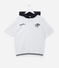 Camiseta Infantil com Gola Capuz e Estampa College - Tam 5 a 14 anos