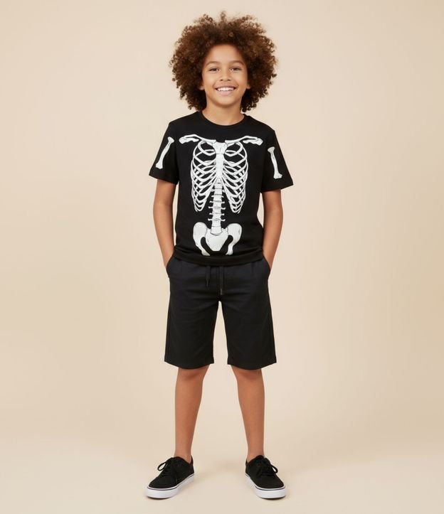 Camiseta Infantil com Estampa de Esqueleto Brilha no Escuro - Tam 5 a 14 Anos