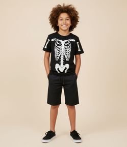 Camiseta Infantil com Estampa de Esqueleto Brilha no Escuro - Tam 5 a 14 Anos
