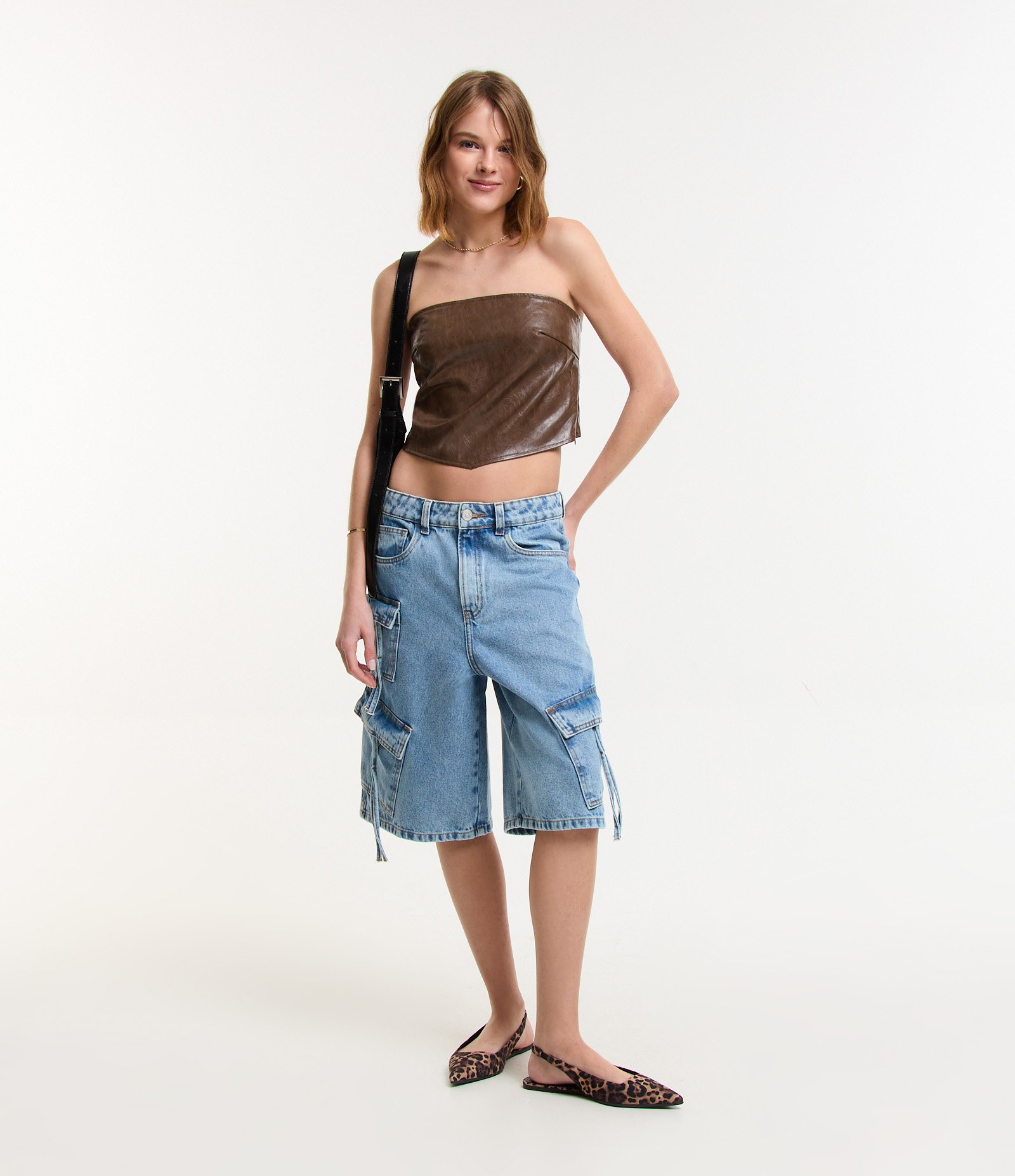 Bermuda Jorts Jeans com Bolsos Cargo Laterais Azul Claro 1