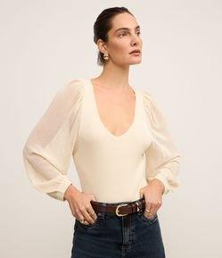 Blusa em Tricô com Decote V e Manga Longa Ampla