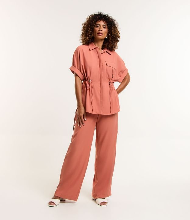 Blusa em Crepe com Fechamento Frontal e Amarração na Cintura