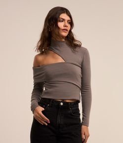 Blusa em Ribana com Recorte Vazado no Ombro e Pala no Busto