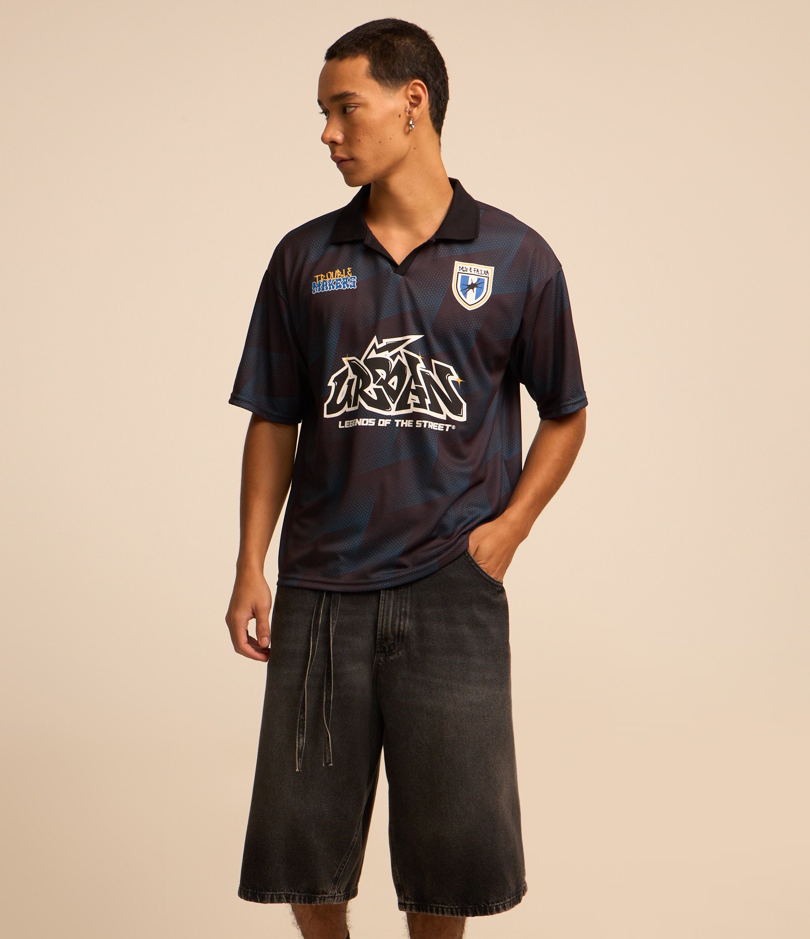 Bermuda Jorts Super Baggy  em Jeans com Cinto Amarração Preto 3