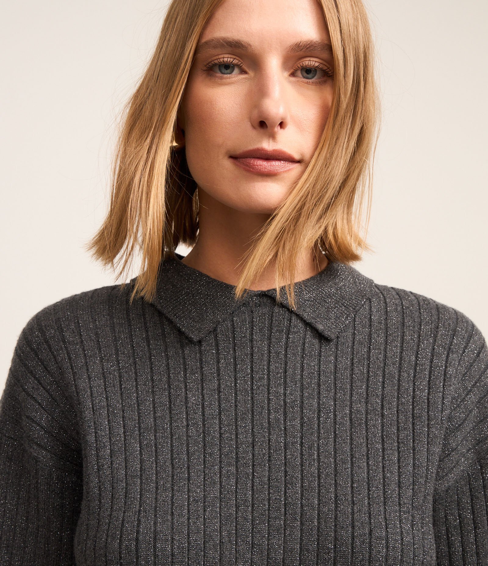 Blusa Canelado em Tricô com Gola Polo Cinza 4