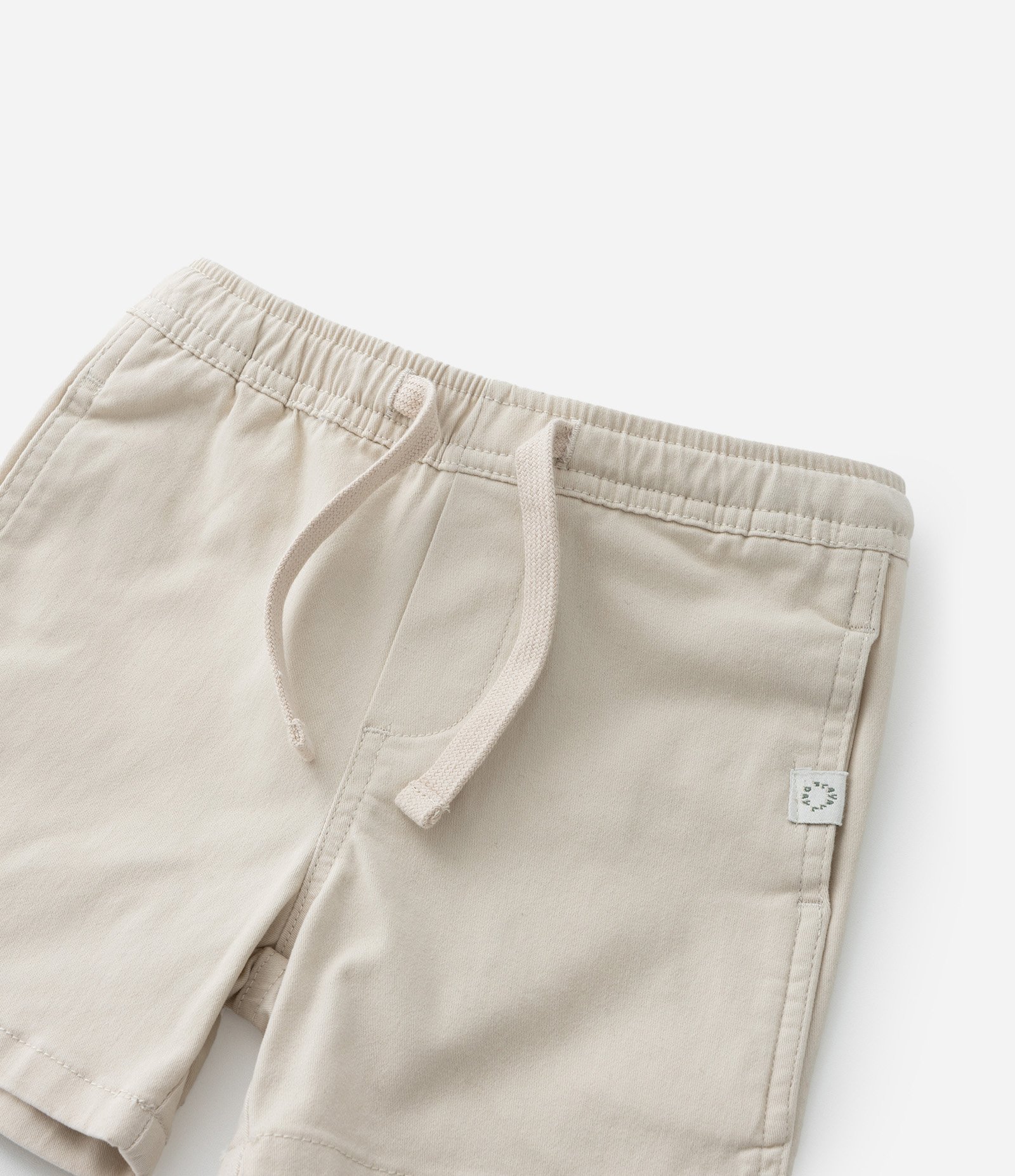 Bermuda Infantil em Sarja com Cós Elástico e Etiqueta no Bolso - Tam 1 a 5 Anos Bege 6