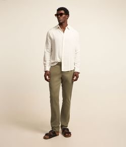 Calça Slim em Sarja com Lavagem Estonada