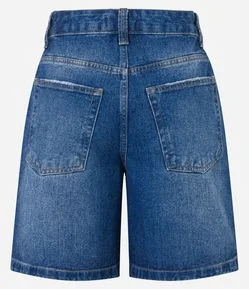 Bermuda em Jeans Denim com Cintura Média e Detalhe na Barra