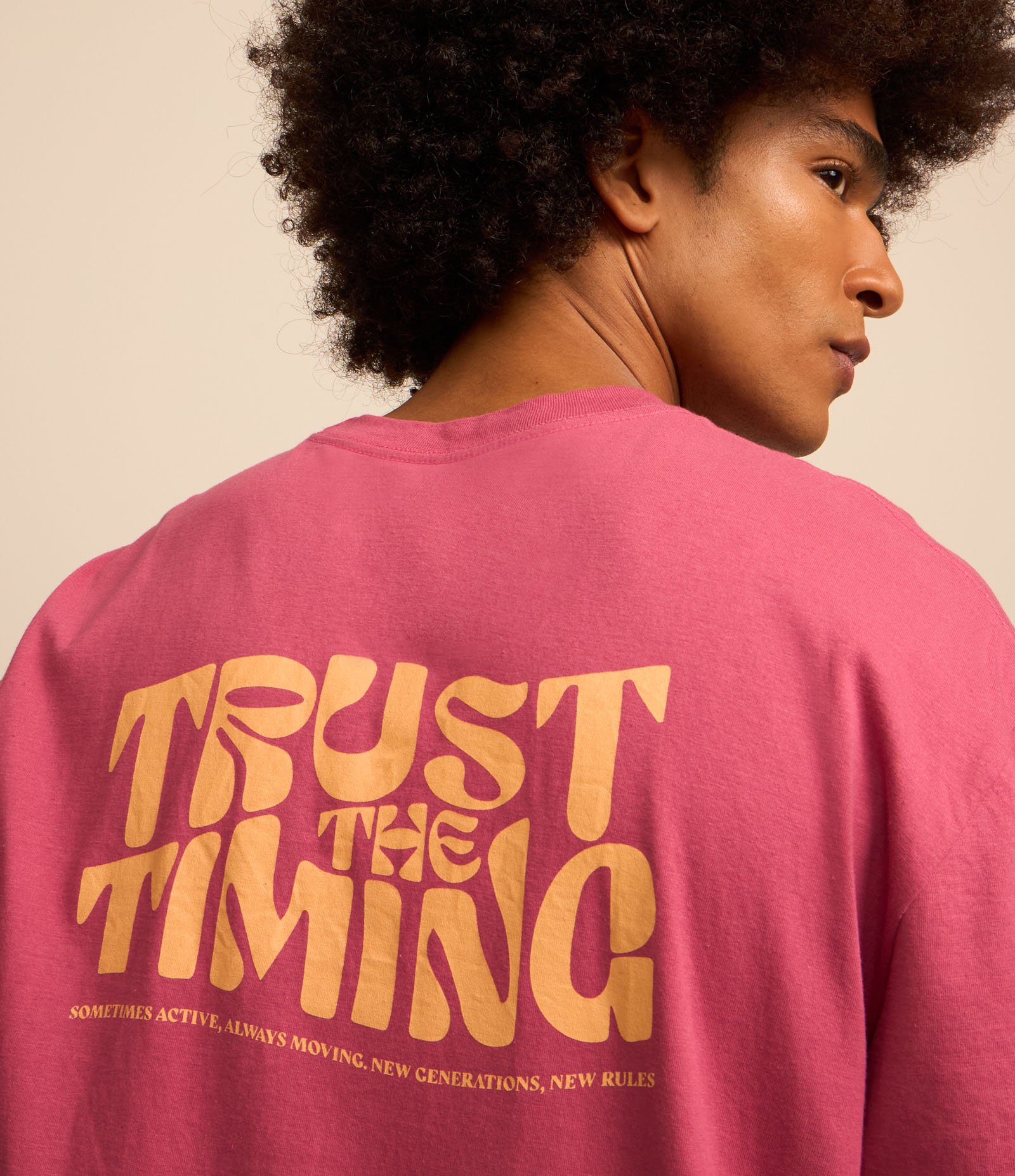 Camiseta Relaxed em Algodão com Estampa Lettering Rosa 1