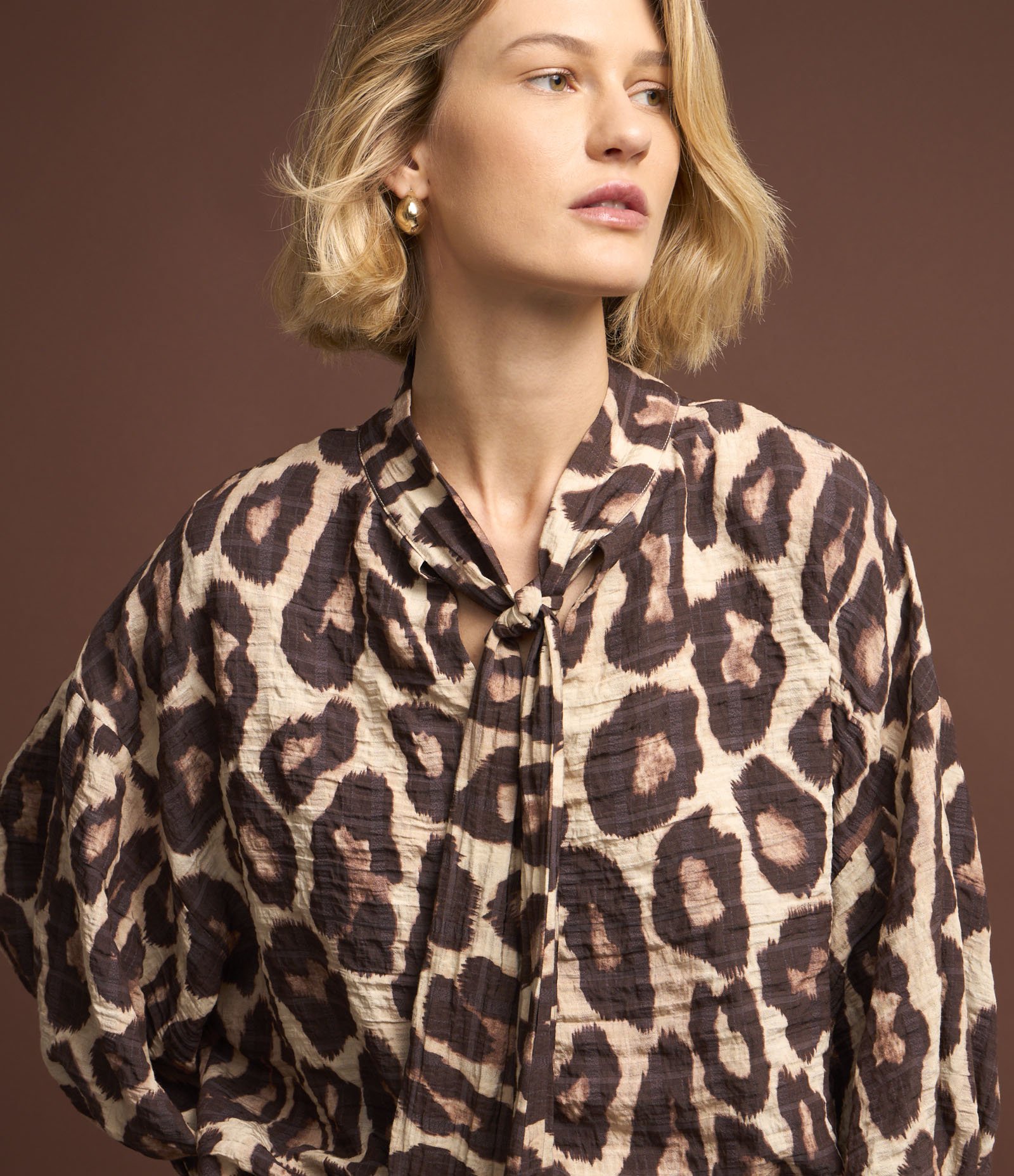 Blusa em Voil com Estampa Animal Print Marrom 2
