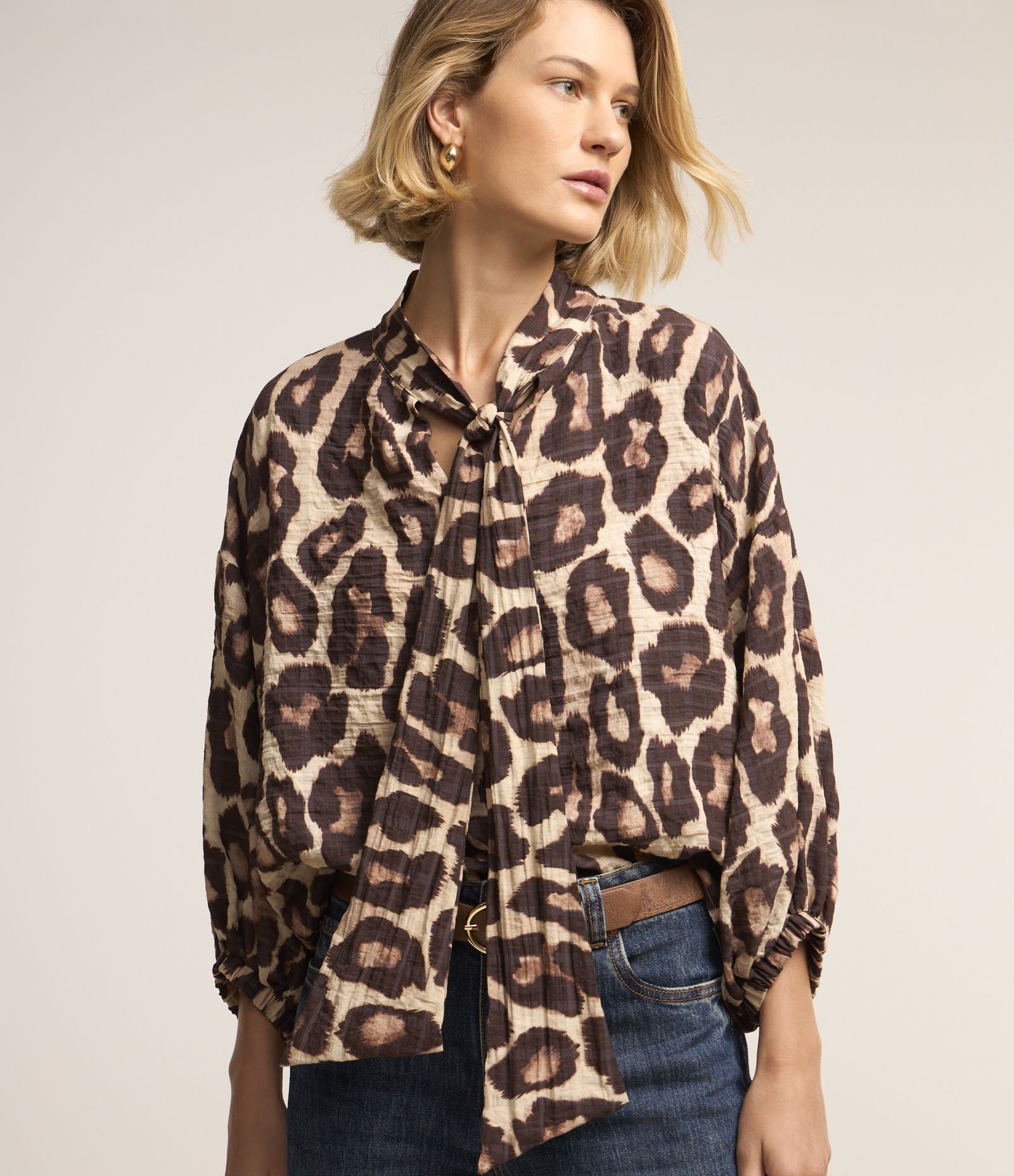 Blusa em Voil com Estampa Animal Print Marrom 3