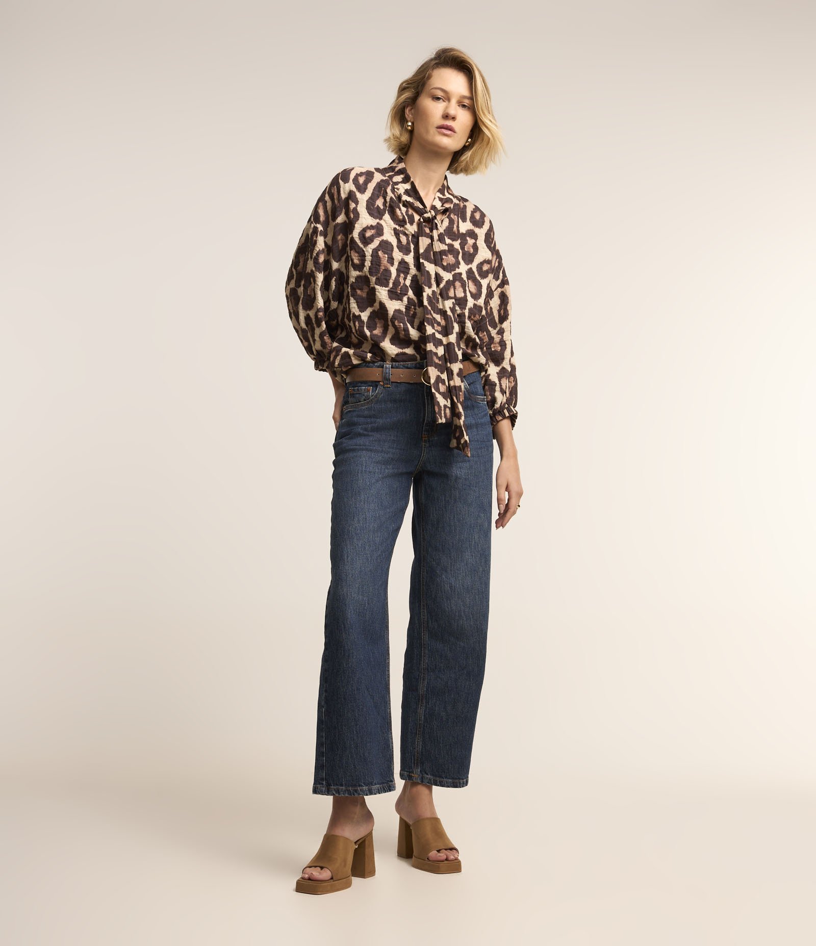 Blusa em Voil com Estampa Animal Print Marrom 4