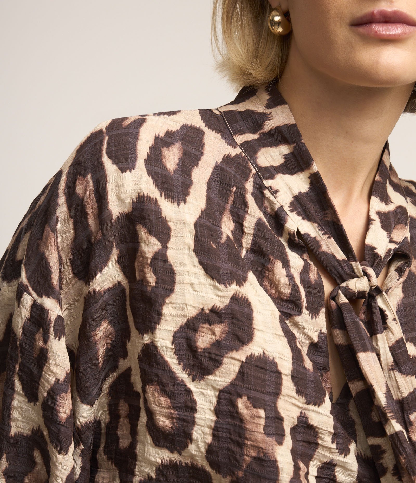 Blusa em Voil com Estampa Animal Print Marrom 6