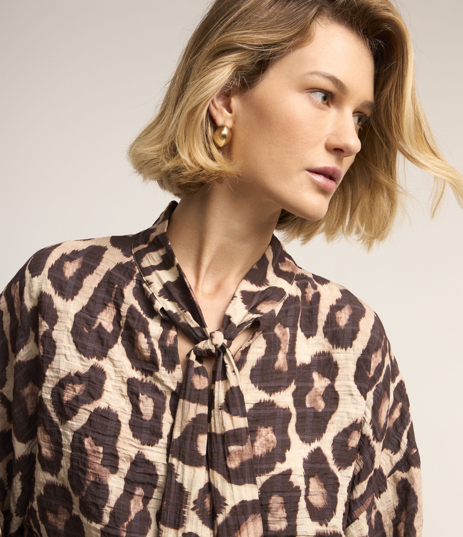 Blusa em Voil com Estampa Animal Print Marrom 8