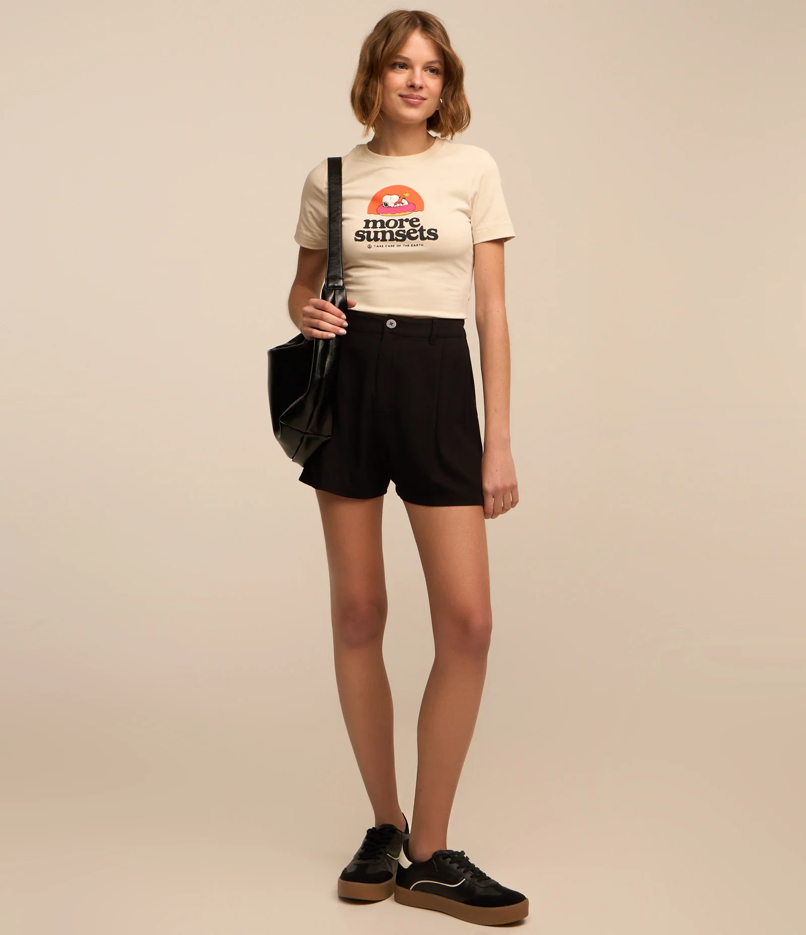 Blusa Baby Tee em Algodão com Estampa Snoopy na Praia Off White 2