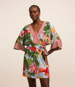 Vestido Curto em Viscose com Amarração Lateral e Estampa Tropical