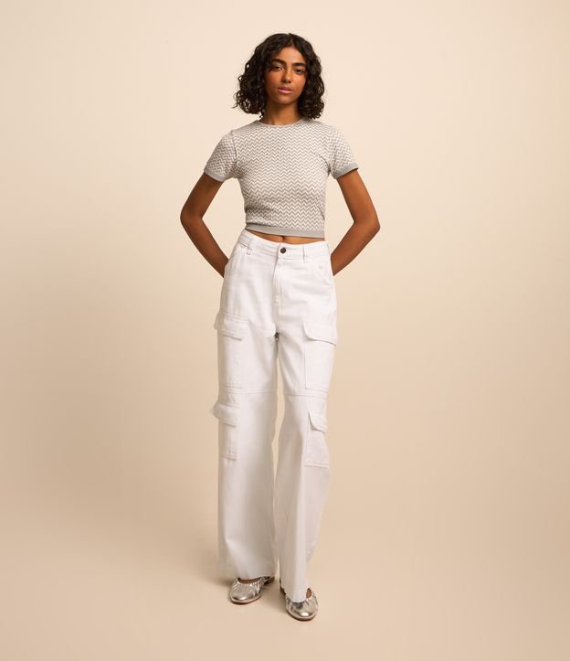Calça Wide Leg Cintura Alta em Sarja com Bolsos Cargo
