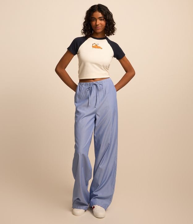 Blusa Baby Tee em Algodão com Cava Raglan e Estampa Garfield