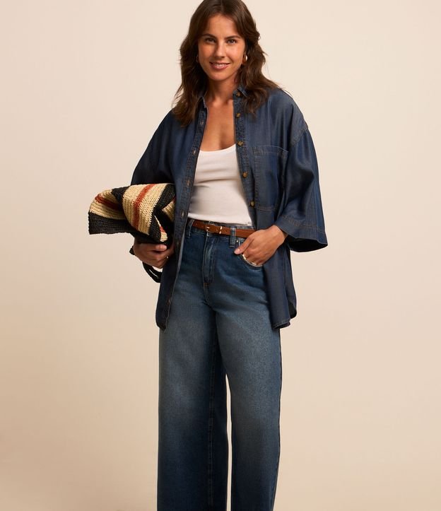 Calça Wide Leg Cropped em Jeans com Barra Cortada