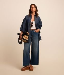 Calça Wide Leg Cropped em Jeans com Barra Cortada