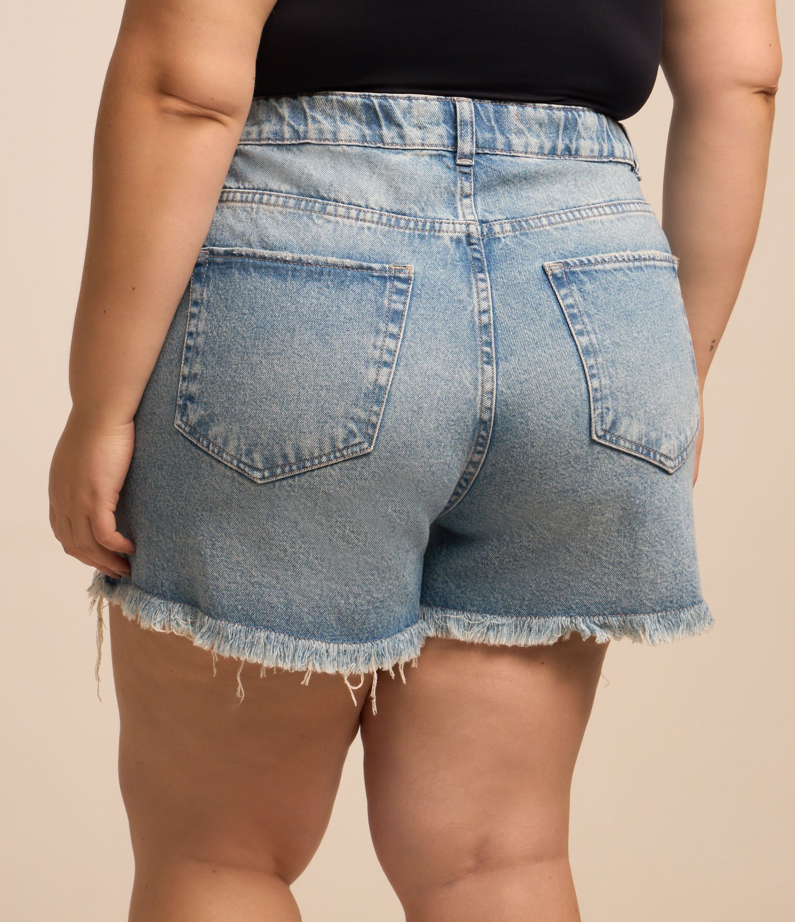 Short Boyfriend em Jeans com Puídos Curve & Plus Size Azul 3