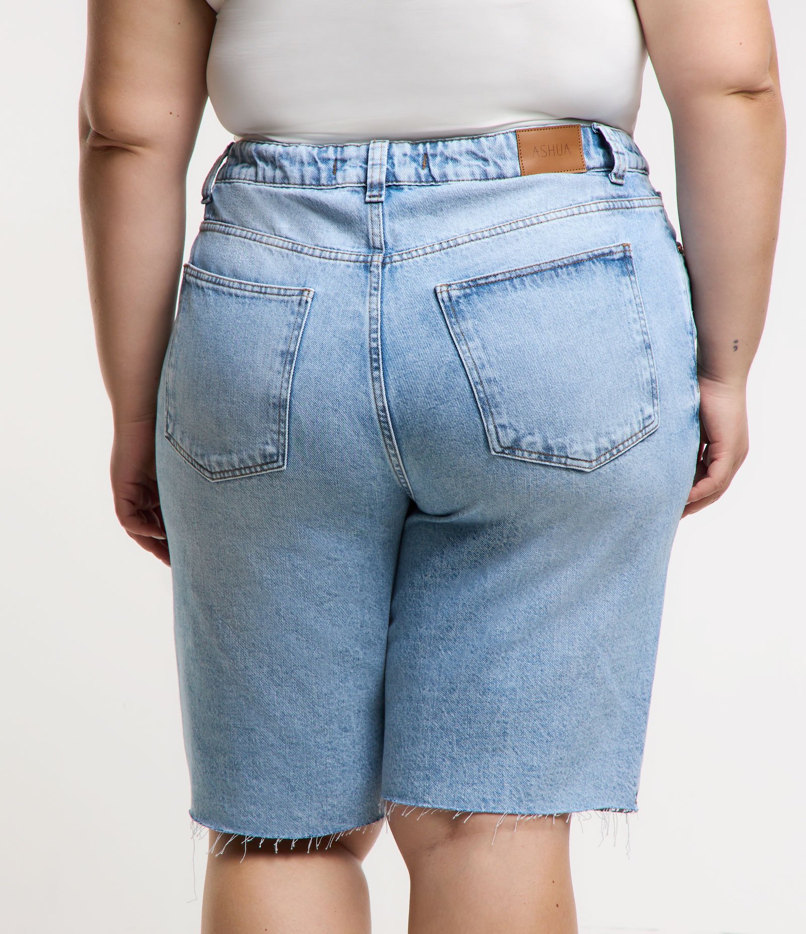 Bermuda Jeans Marmorizado e Barra Cortada Curve & Plus Size Azul 3