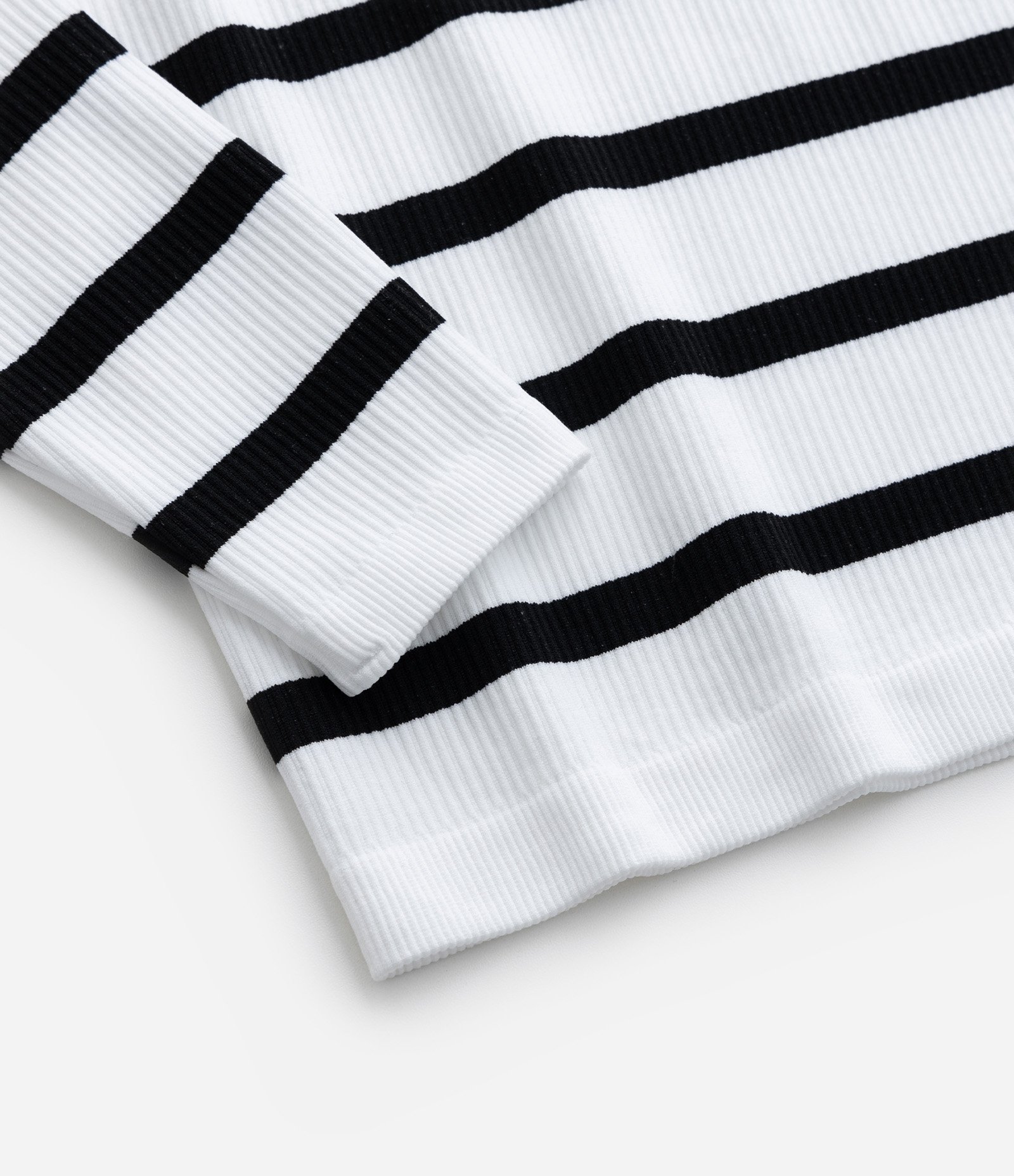 Camiseta Infantil Texturizada Seamless com Listras - Tam 5 A 14 Branco/Preto 4